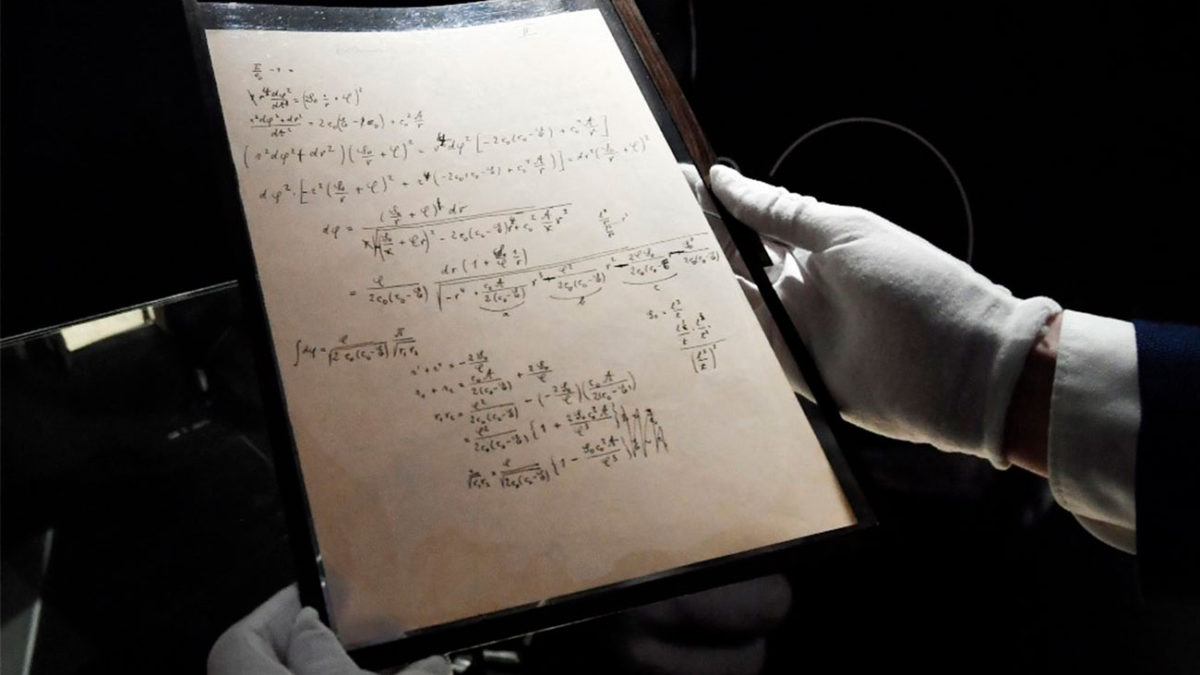Notas de Einstein sobre la teoría de la relatividad se venden por un récord de $13 millones