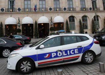 Islamista apuñala a un policía francés “en nombre del profeta”