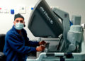Médicos israelíes realizan una mastectomía utilizando las “manos” de un robot