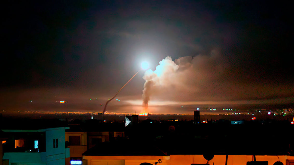Presunto ataque aéreo israelí en Siria golpeó un depósito iraní de armas