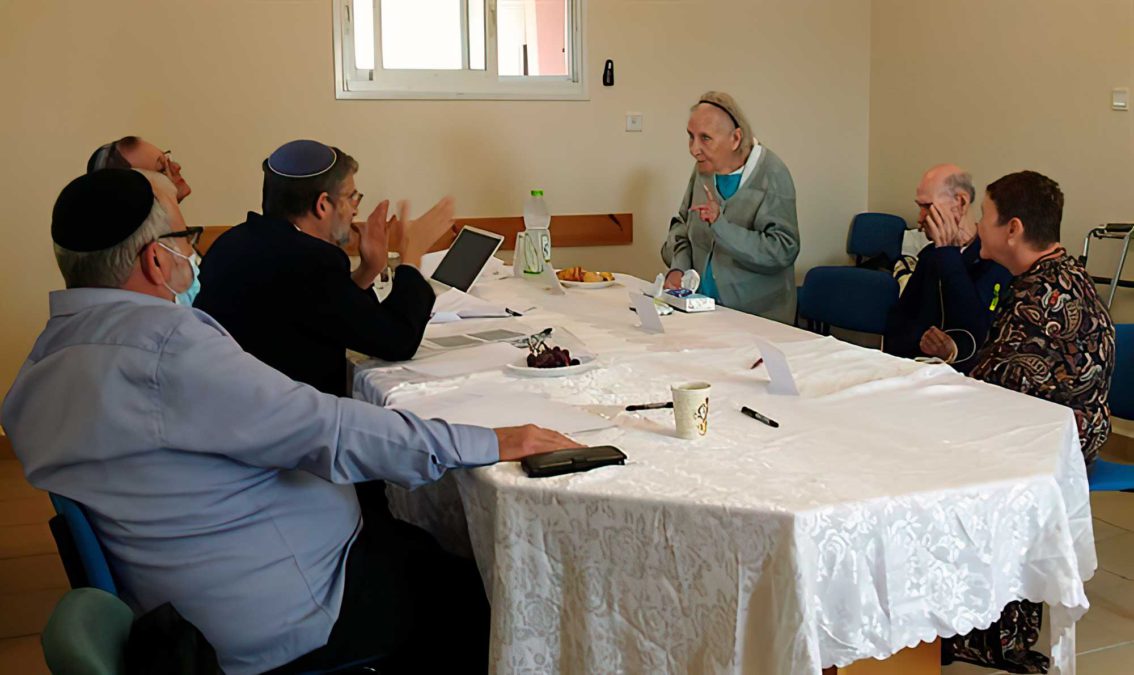 Tres generaciones se convierten al judaísmo juntas el mismo día