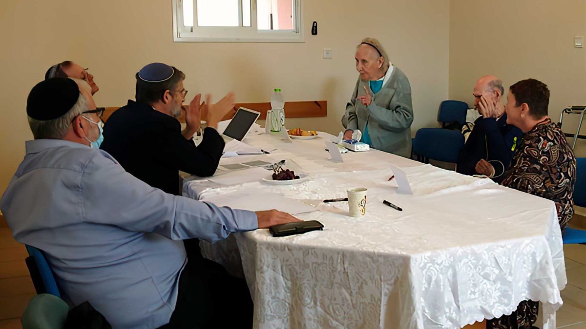 Tres generaciones se convierten al judaísmo juntas el mismo día