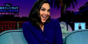 Gal Gadot cuenta un chiste en hebreo en “The Late Late Show”