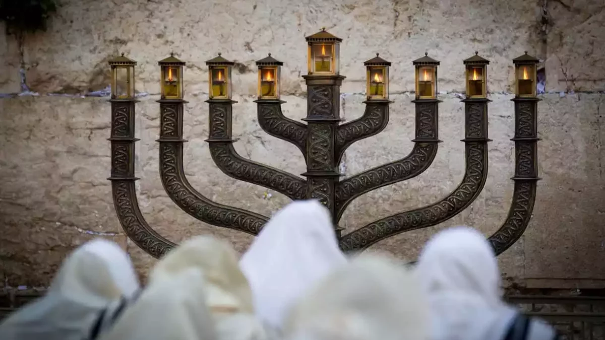 Hamás amenaza con violencia si Herzog enciende la primera vela de Jánuca en la Cueva de los Patriarcas