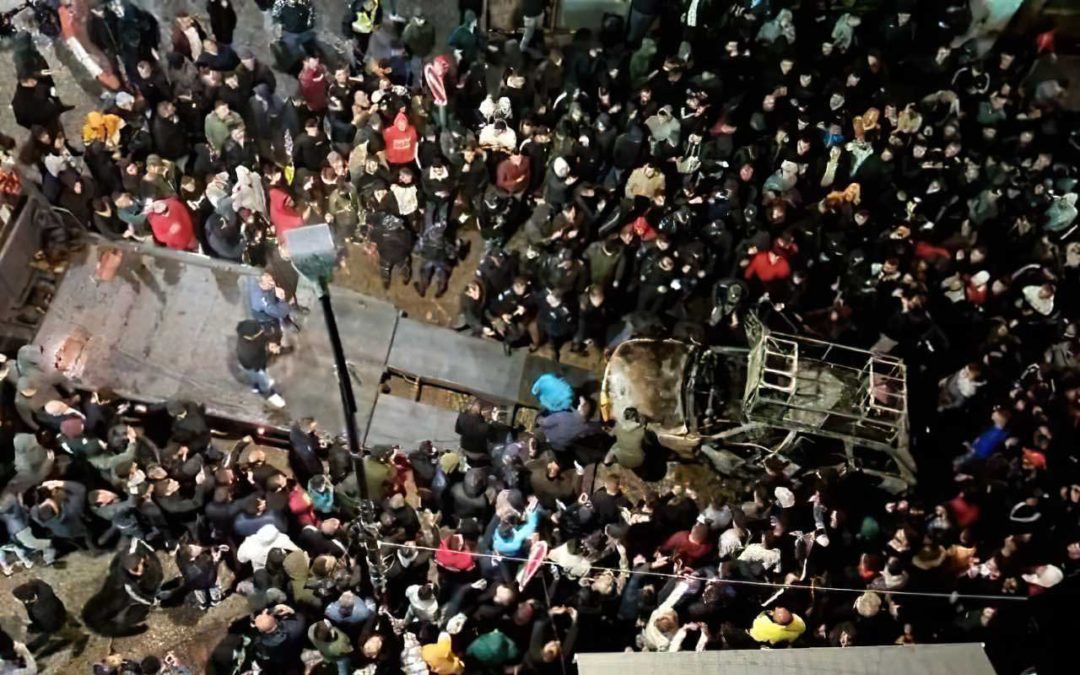 Dos israelíes son atacados por una multitud de árabes en el centro de Ramala