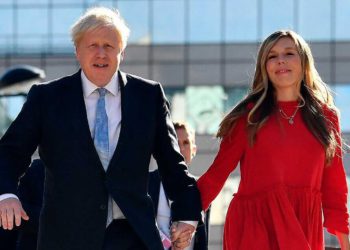 El primer ministro británico Johnson y su esposa anuncian el nacimiento de una niña