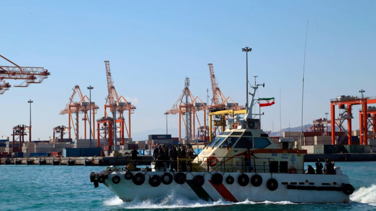 Buque naval iraní en construcción se hunde en un dique seco