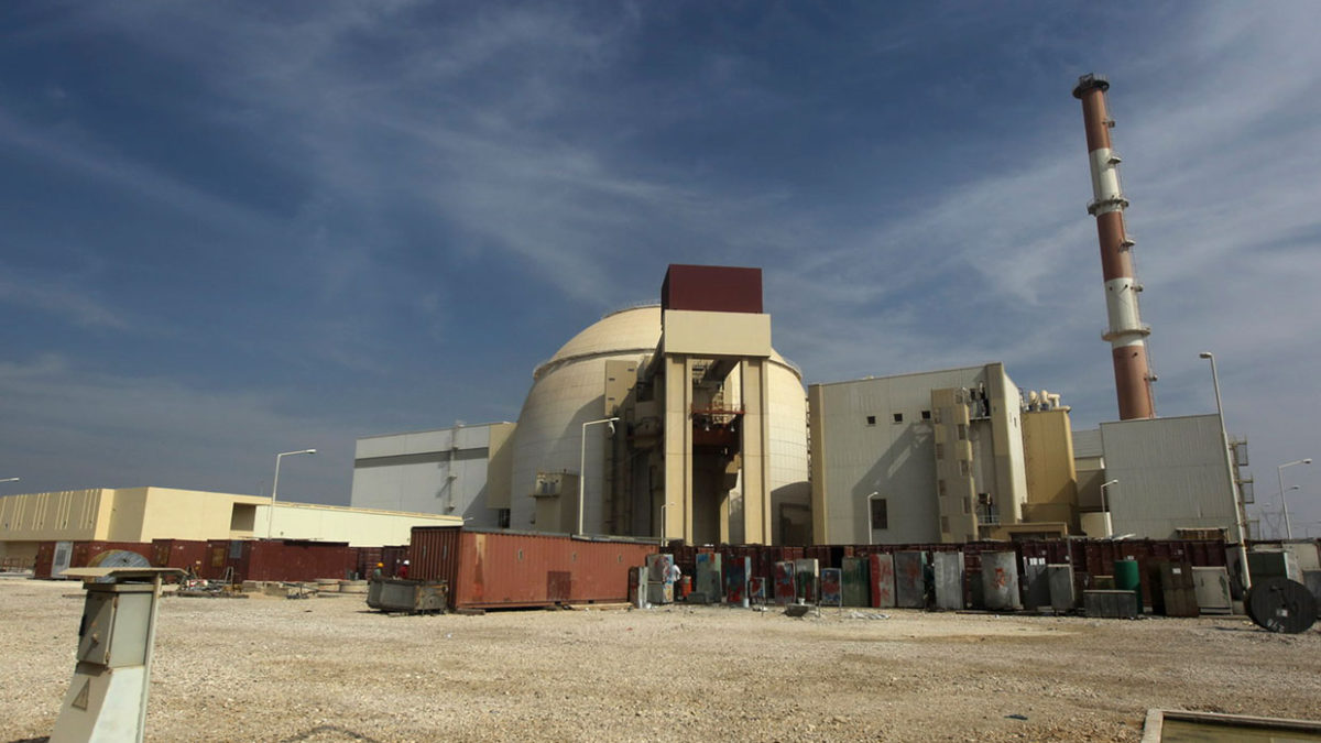 Reportan explosiones cerca de la central nuclear de Bushehr en Irán