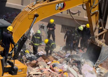 3 niños mueren en el derrumbe de un edificio de apartamentos en Egipto