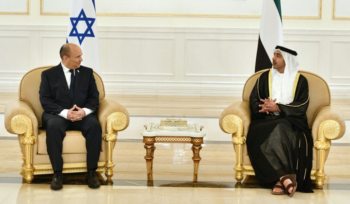 Irán critica a los EAU por acoger al primer ministro israelí