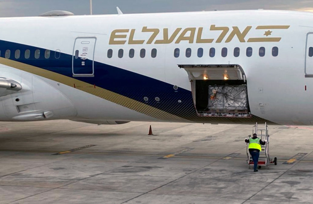 Israel recibe el primer envío de píldoras de Pfizer para tratar el COVID