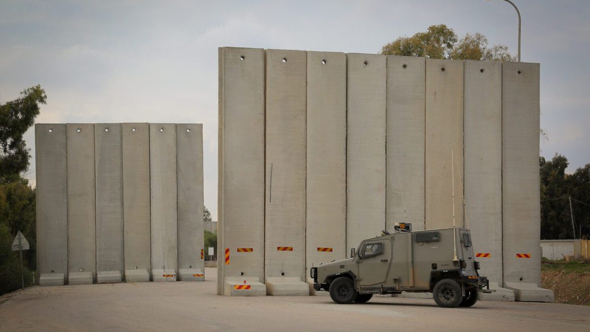 Las FDI permiten que los agricultores trabajen en la frontera con Gaza