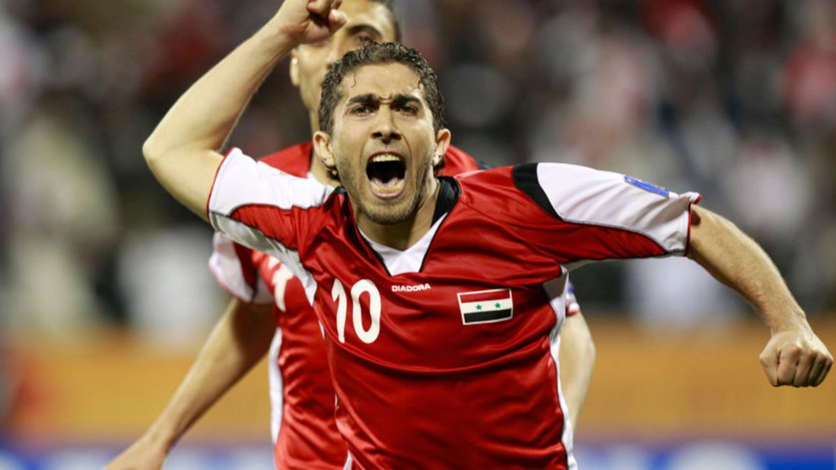 Futbolista sirio es expulsado de su selección por enfrentar a un entrenador israelí
