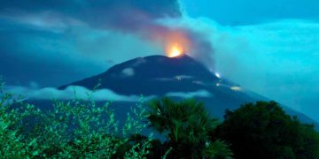 13 muertos tras la erupción de un volcán en Indonesia