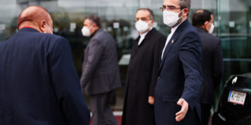 Irán dice que las conversaciones nucleares se detendrán por unos días