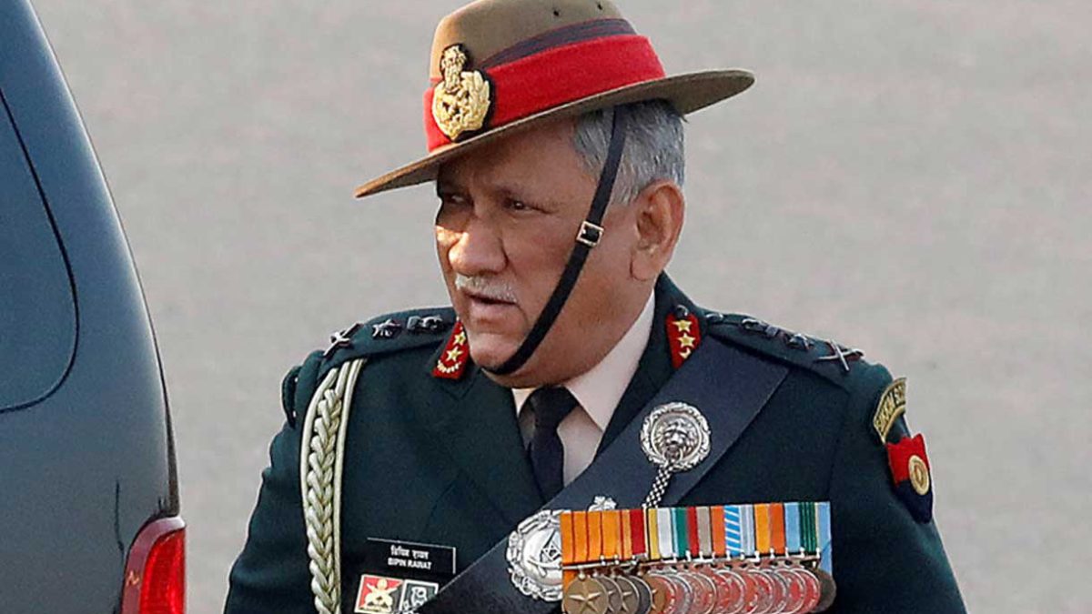 Jefe del ejército indio y otras 12 personas mueren en un accidente aéreo