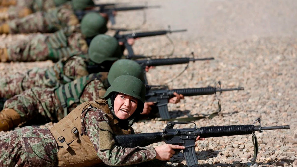 Estados Unidos tiene una obligación moral con las mujeres militares de Afganistán