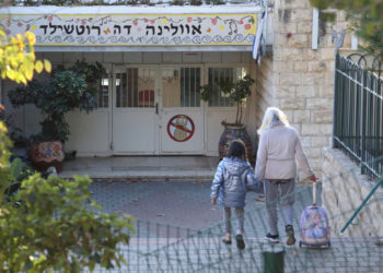 62 niñas dan positivo a COVID en un colegio religioso de Jerusalén