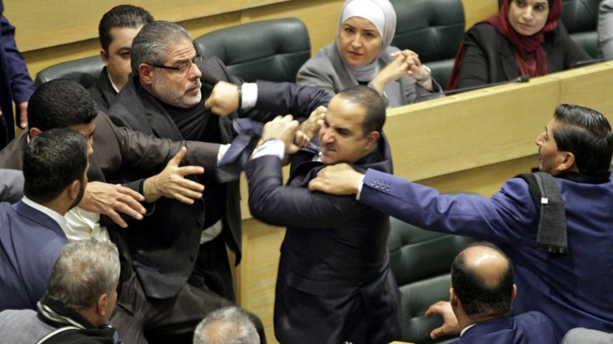 Pelea en el parlamento de Jordania tras debate sobre reformas constitucionales
