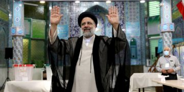 El presidente de Irán promete levantar todas las sanciones impuestas