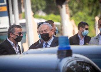 El comité ministerial retira la seguridad y los chóferes a la familia de Netanyahu