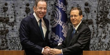 El nuevo embajador de EE.UU. presenta sus credenciales al presidente Herzog