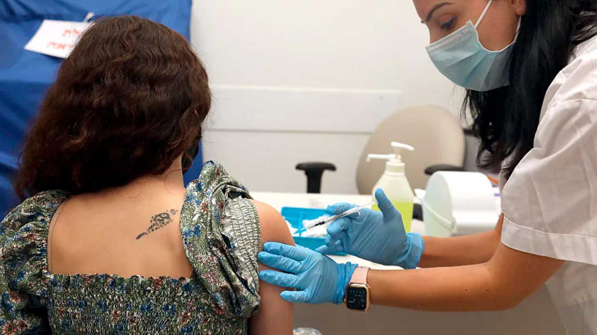 Las vacunas contra el COVID no causan infertilidad: estudio israelí