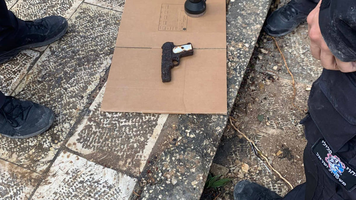 Encuentran huesos y una pistola oxidada en una sinagoga de Jerusalén