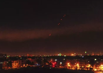Siria reporta ataques aéreos israelíes al sur del país: un soldado muerto