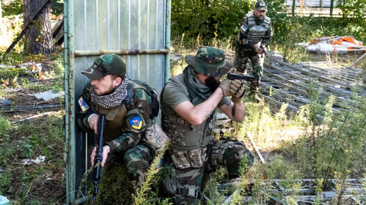 Combatientes extranjeros juran apoyar a Ucrania contra la invasión rusa