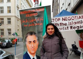 Manifestantes iraníes en Viena denuncian los crímenes del régimen de Teherán