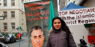 Manifestantes iraníes en Viena denuncian los crímenes del régimen de Teherán