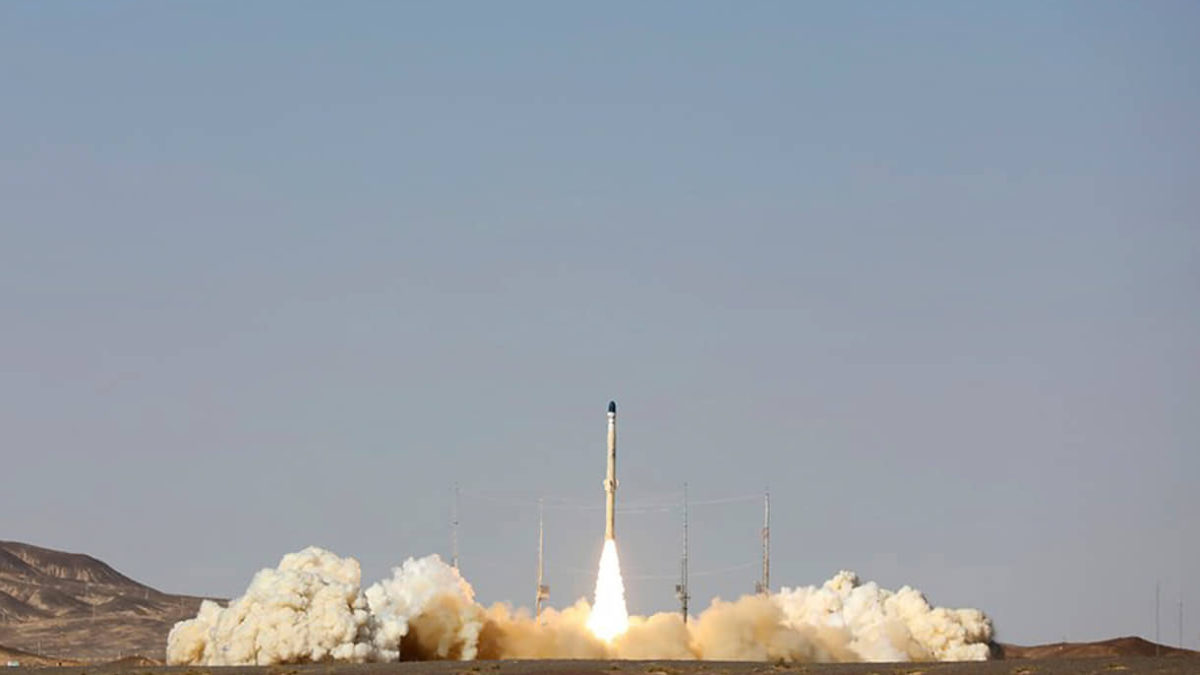 Irán afirma haber lanzado al espacio un cohete con un satélite