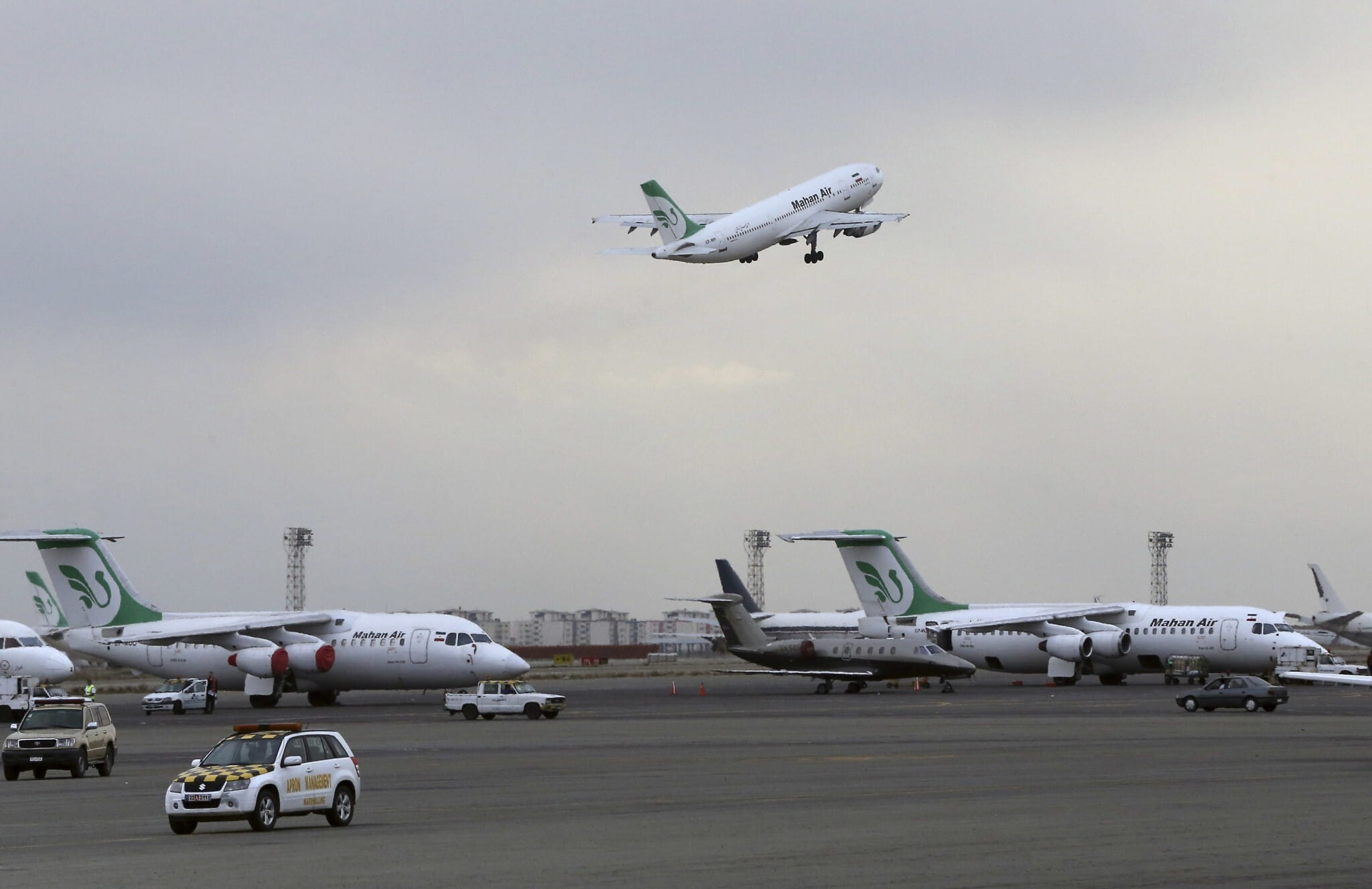 Más de la mitad de los aviones civiles de Irán en tierra por falta de