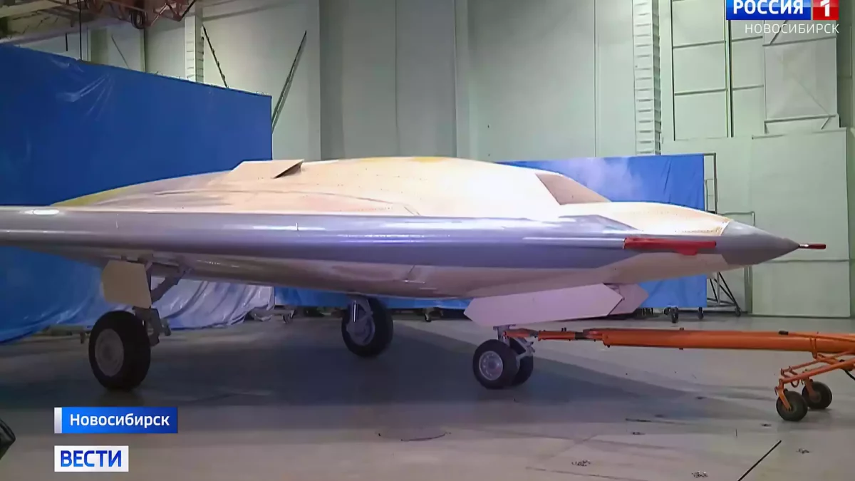 Rusia presenta un prototipo volador de su nuevo dron de combate furtivo