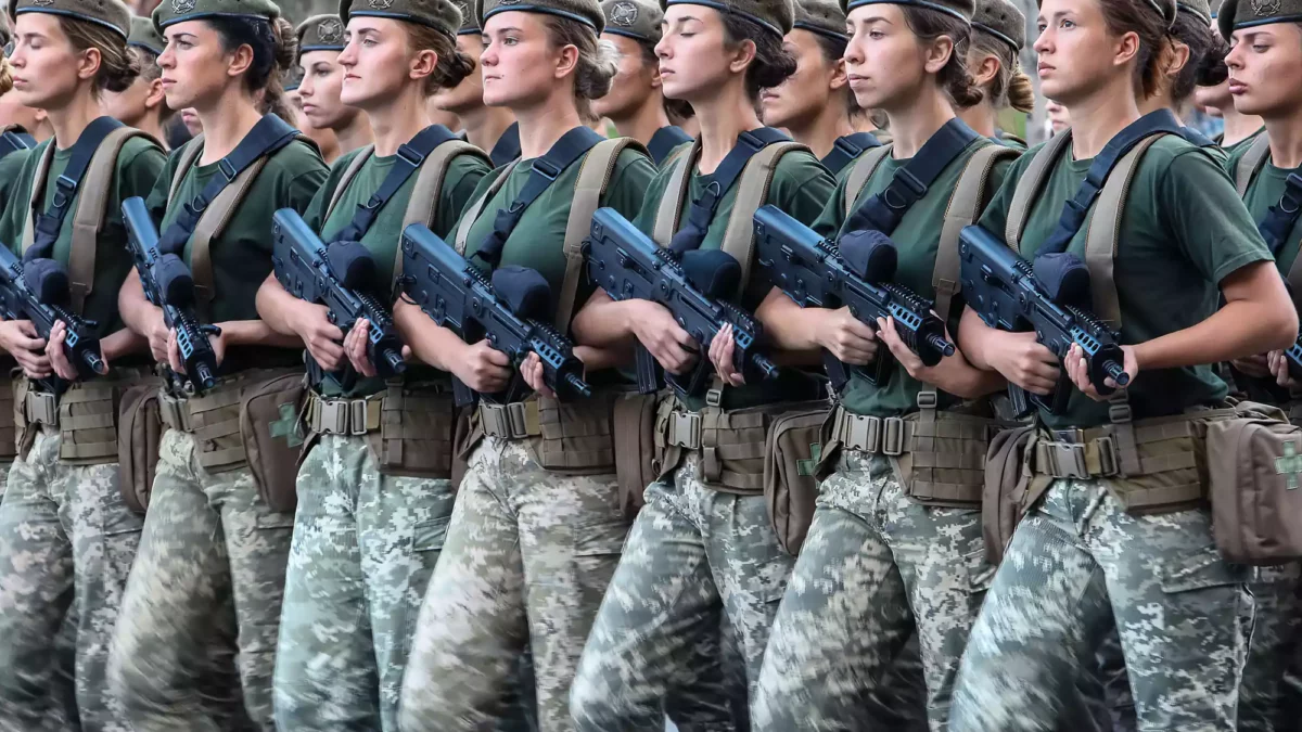 Ucrania convoca a las mujeres al servicio militar ante la amenaza de rusia