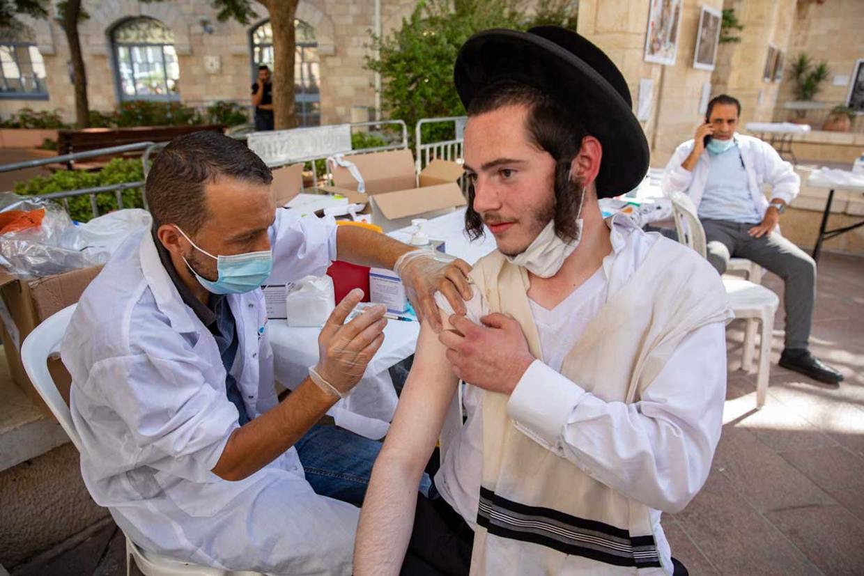 Israel aprueba la cuarta vacuna contra el COVID para los inmunodeprimidos