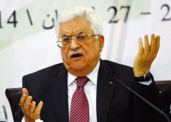 Abbas se reúne con Gantz un día y golpea a Israel al siguiente