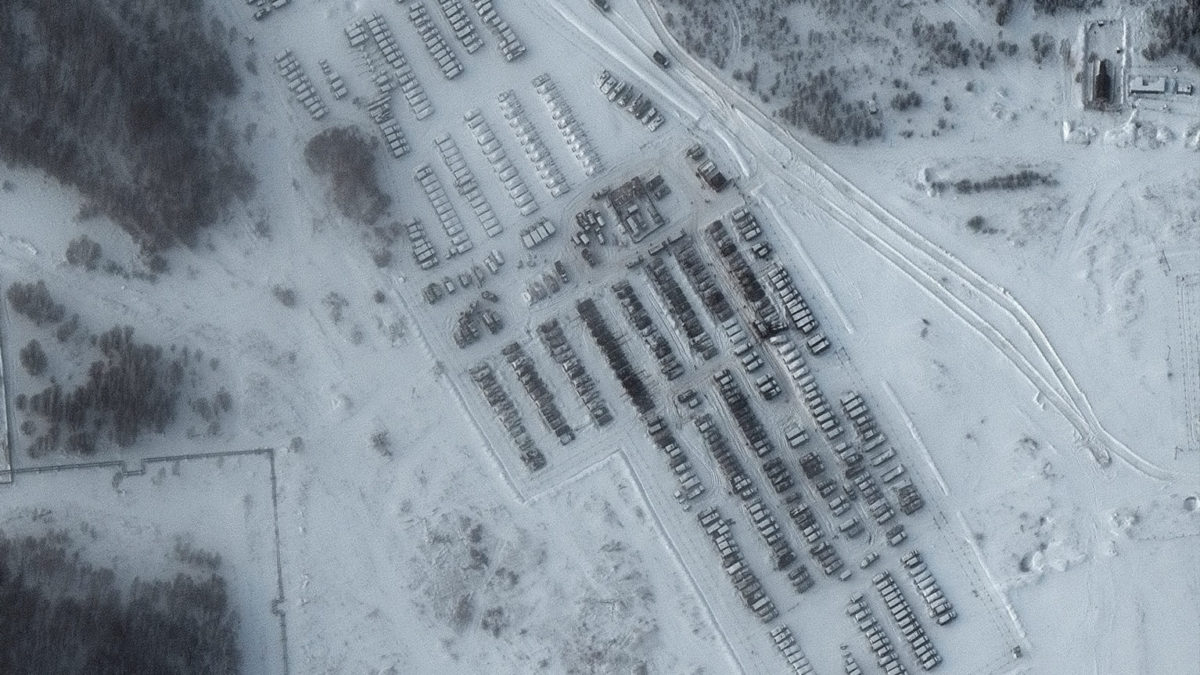 Nuevas imágenes captan la concentración de blindados rusos cerca de Ucrania