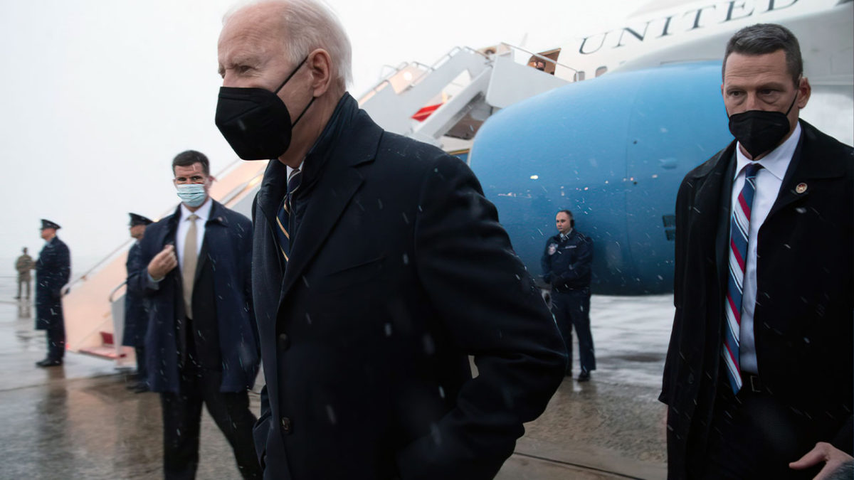 Biden enviará tropas al este de Europa en medio del impulso diplomático con Ucrania
