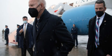 Biden enviará tropas al este de Europa en medio del impulso diplomático con Ucrania