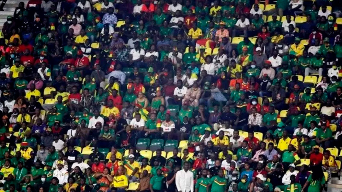 Avalancha humana deja al menos 8 muertos en un estadio de Camerún