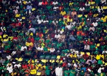 Avalancha humana deja al menos 8 muertos en un estadio de Camerún