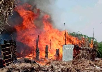 Los hutíes queman casas de partidarios del gobierno yemení