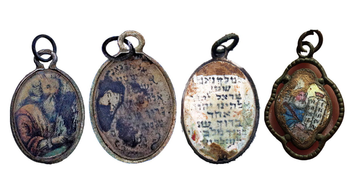 Colgantes "Shema Yisrael" descubiertos en las excavaciones de Sobibor