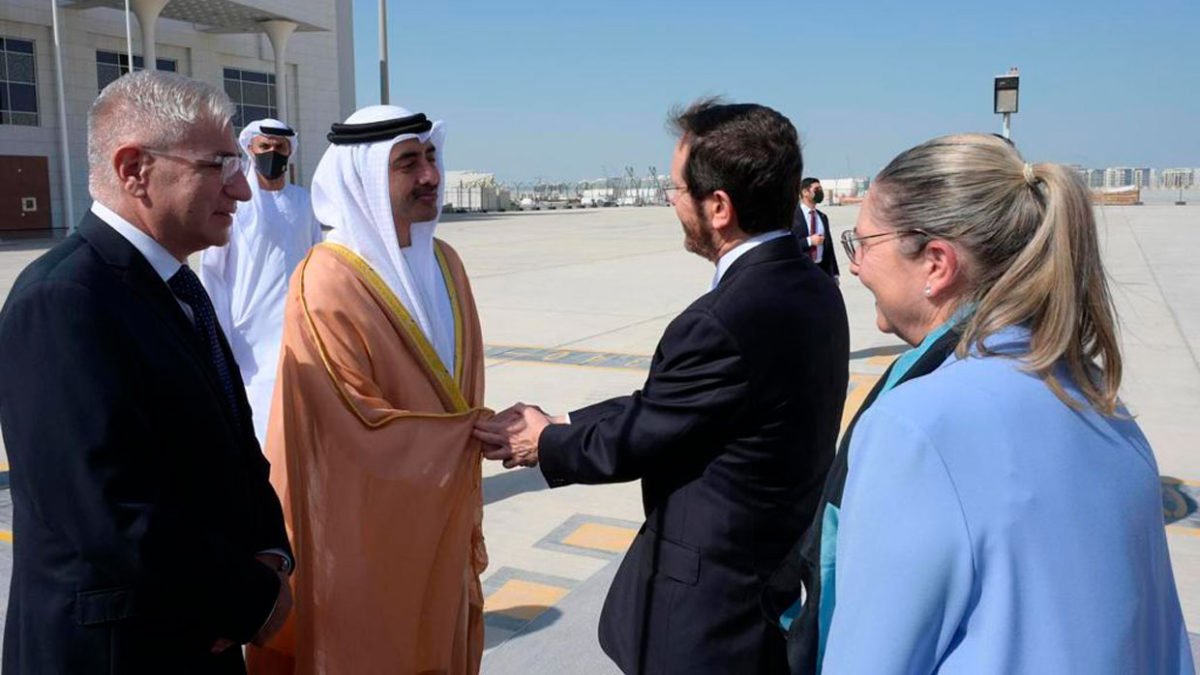 Presidente de Israel aterriza en los Emiratos Árabes Unidos para una visita histórica