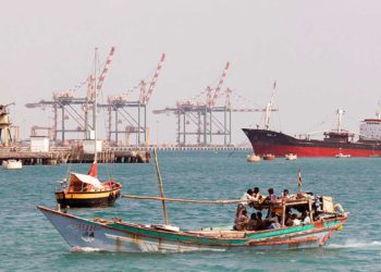 Como “advertencia” a Israel: Hutíes afirman haber atacado un barco de los EAU