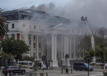 Incendio en el Parlamento sudafricano en Ciudad del Cabo