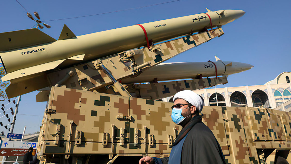 Irán exhibe misiles en medio de las conversaciones nucleares