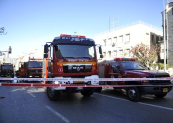 Israelí de 70 años muere por inhalación de humo tras incendio en su casa